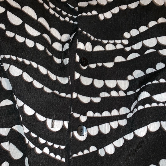 Beautiful top - Picture 3 of 6